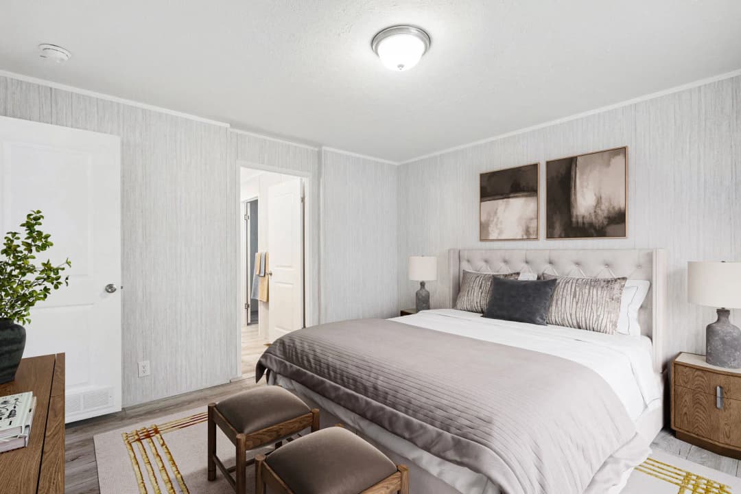Moosehead bedroom home features