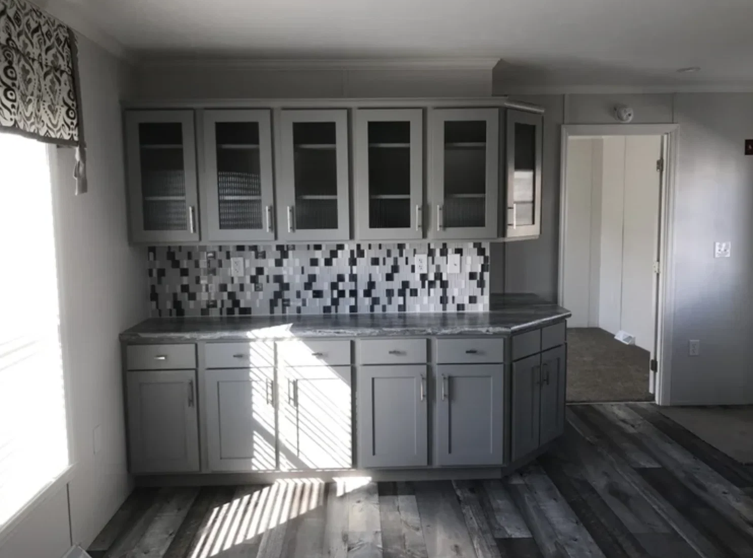 G-16-634 kitchen home features