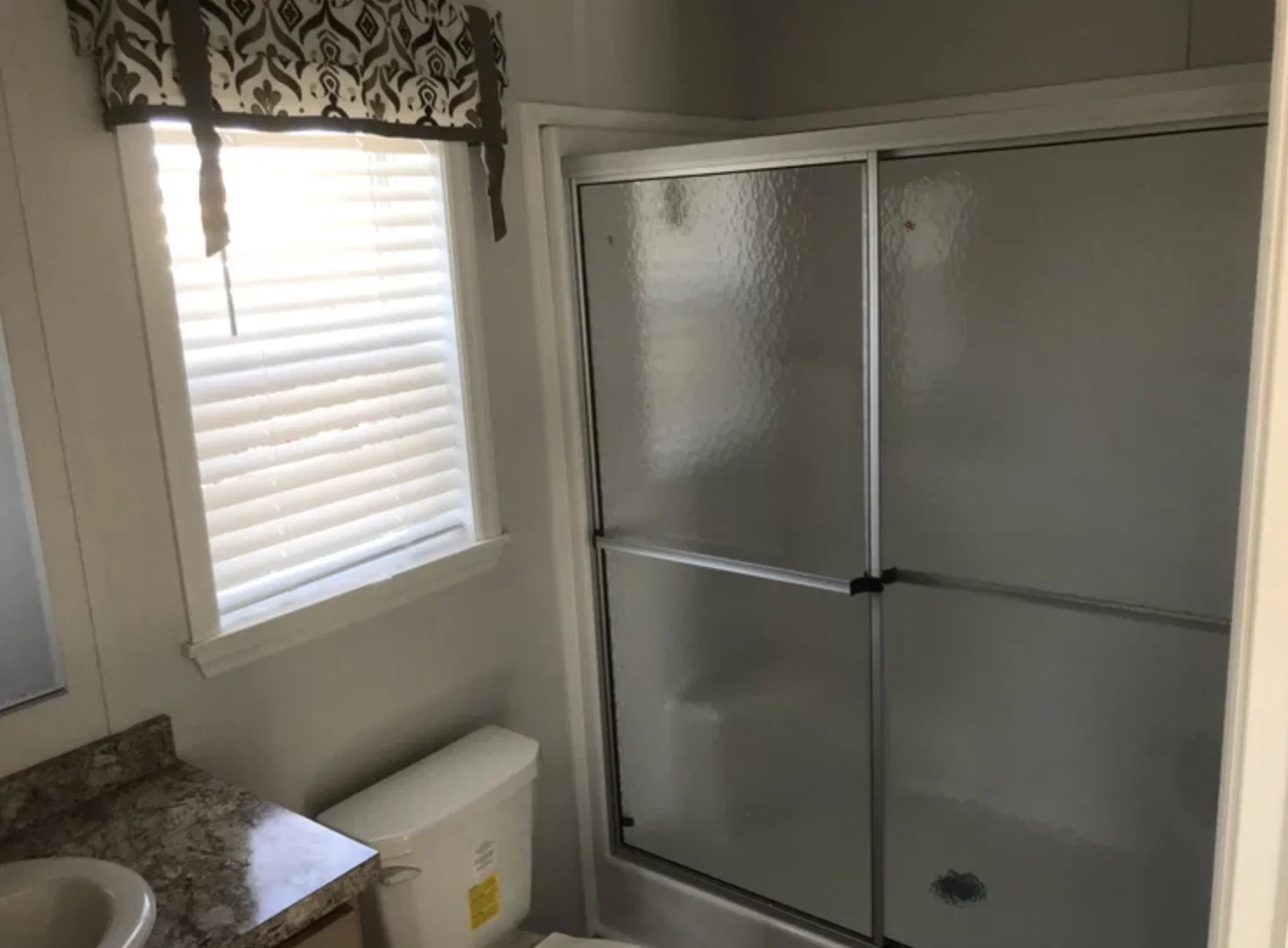 G-16-634 kitchen home features