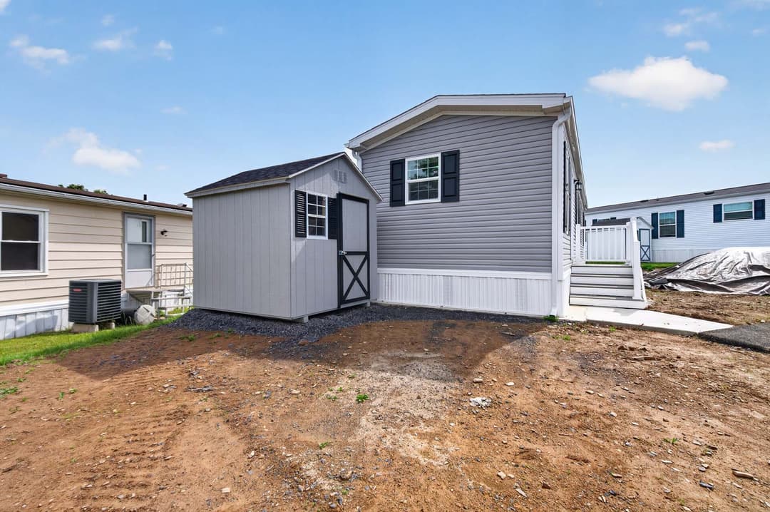 Symphony 641 exterior home features