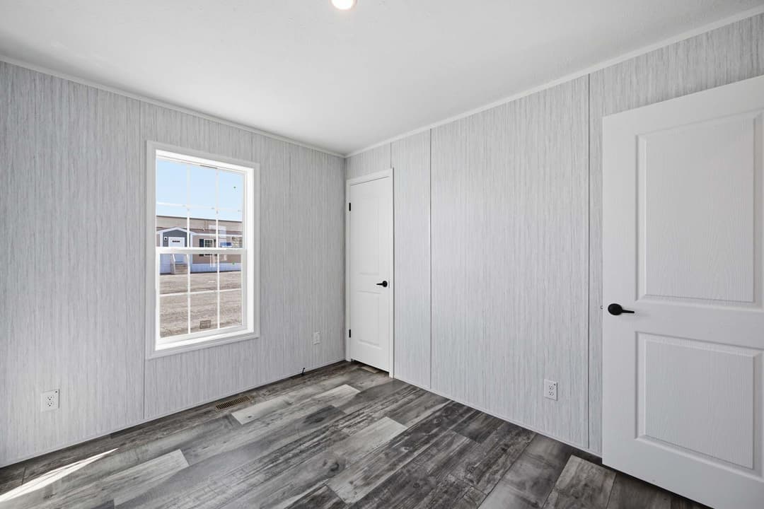 Devotion 940 bedroom home features