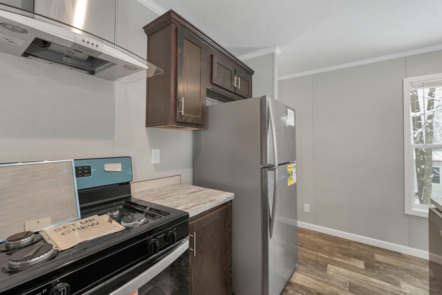 Zenith 6803 kitchen home features