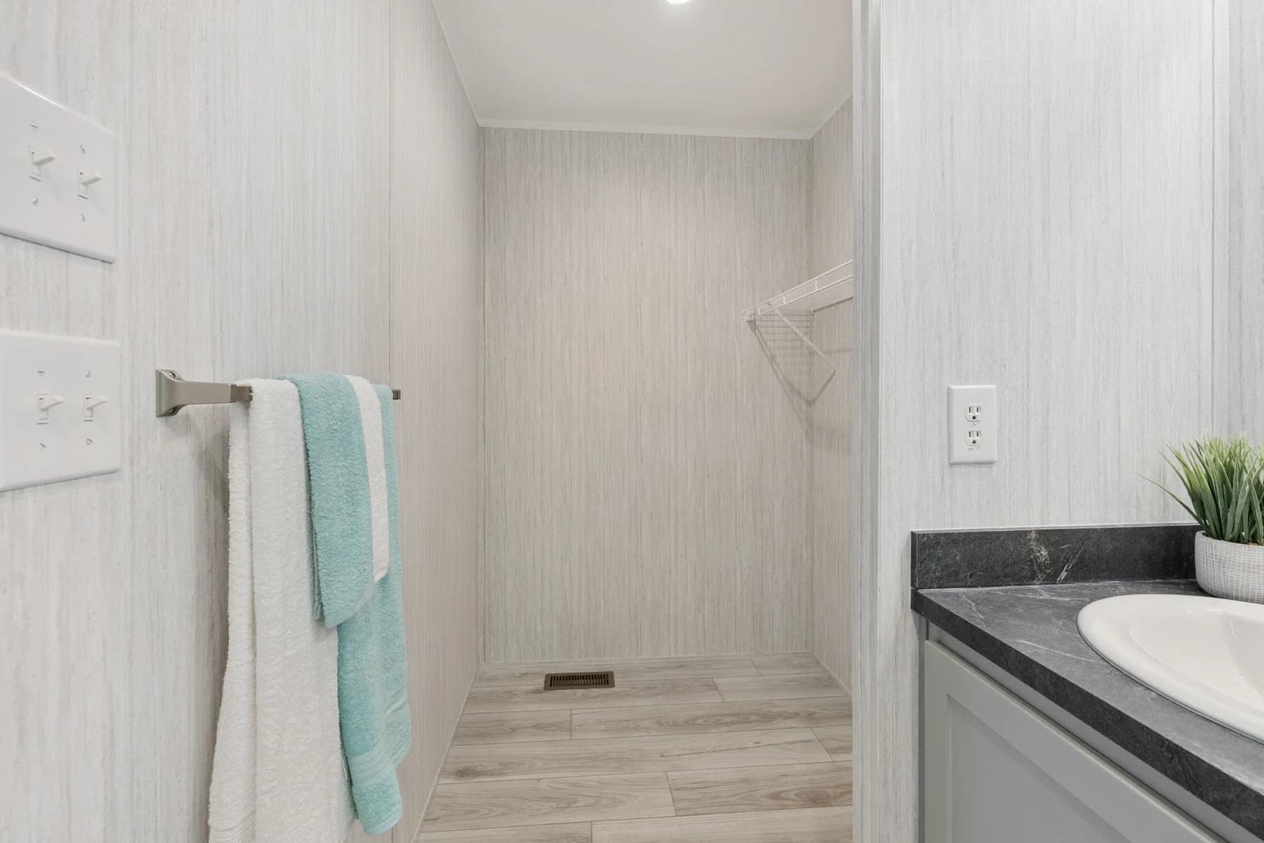Placid 2 bathroom home features
