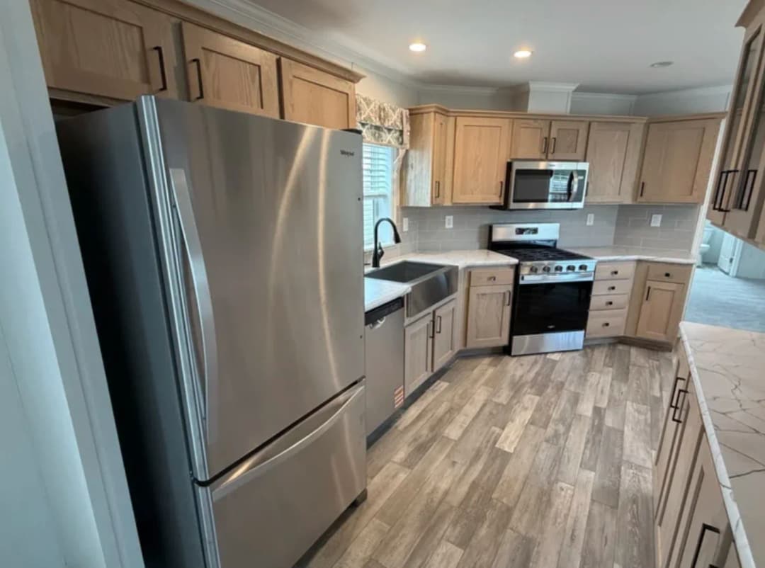 G-16-678 kitchen home features