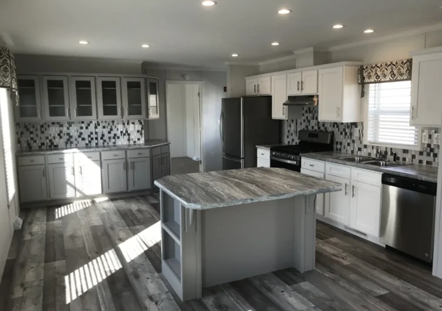G-16-634 kitchen home features