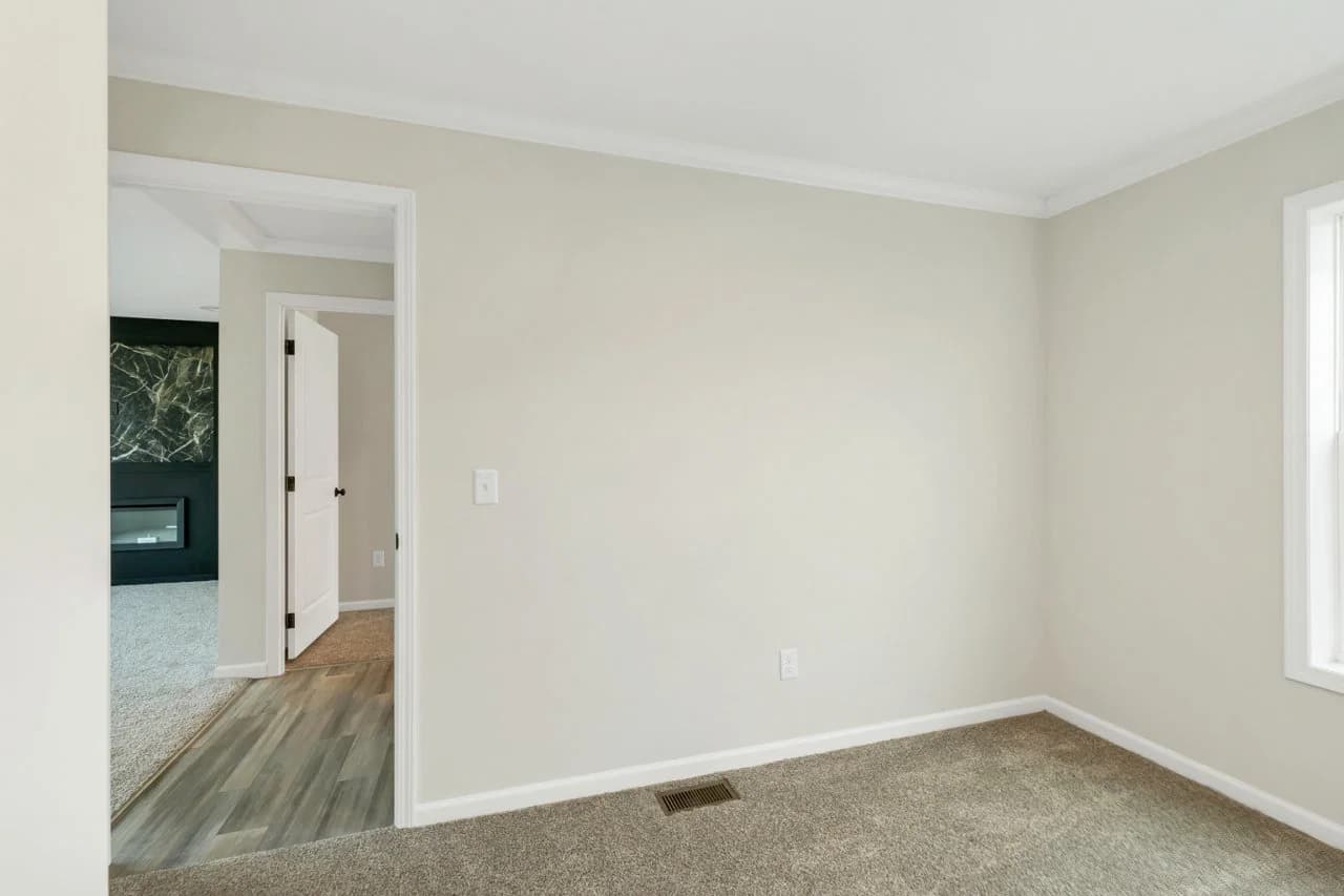 Spinel 64 interior home features