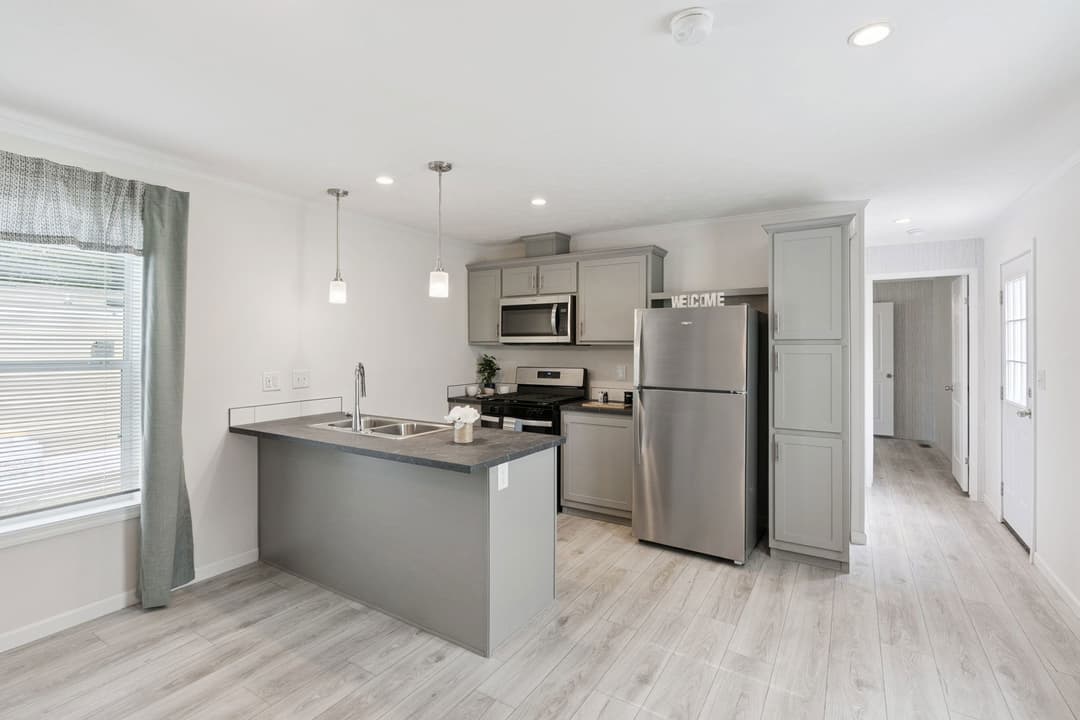 Achiever 6902 kitchen home features