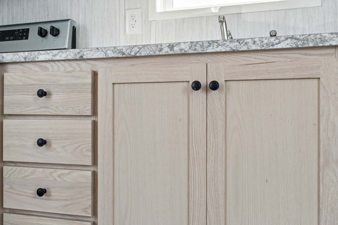 Keuka kitchen home features