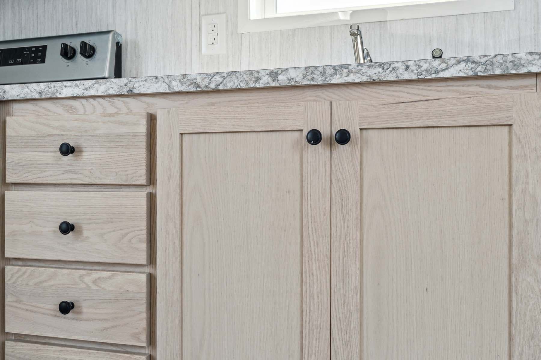 Keuka kitchen home features