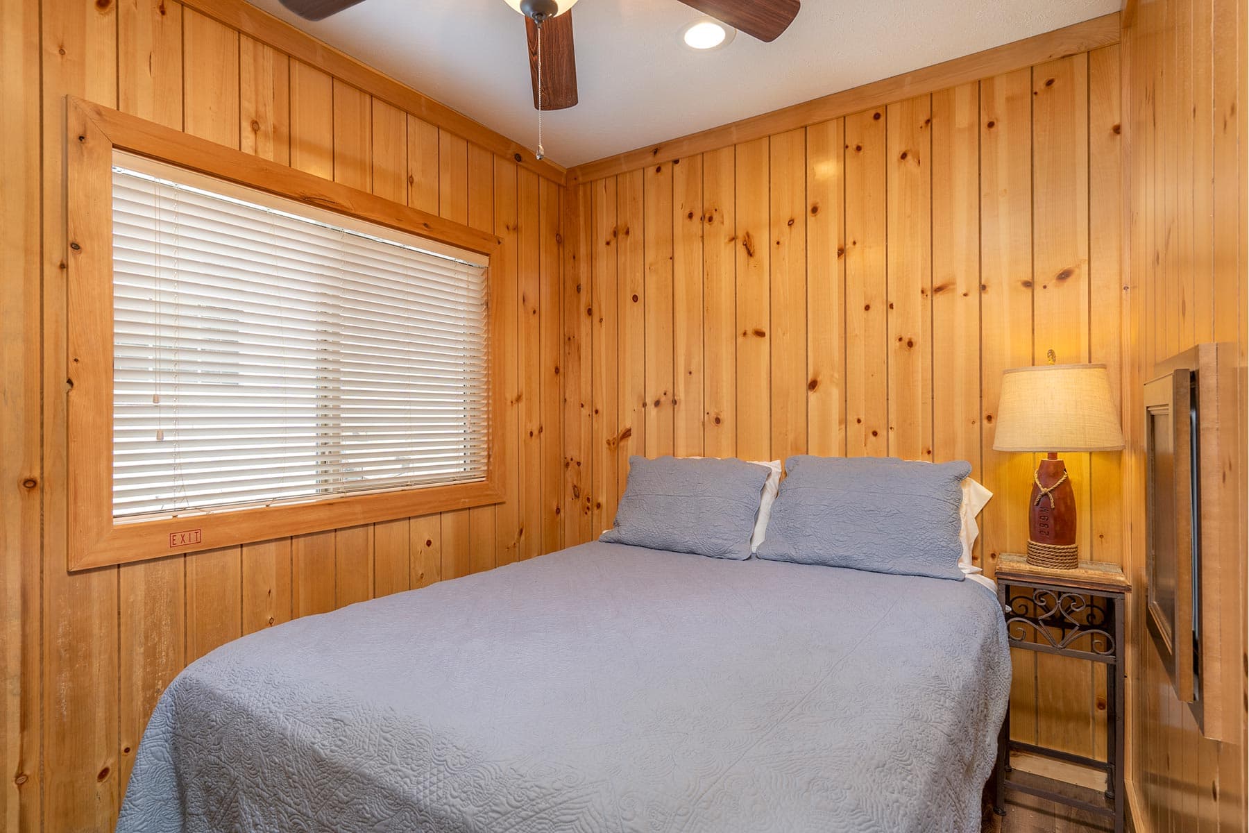 Shore park 4110b bedroom home features