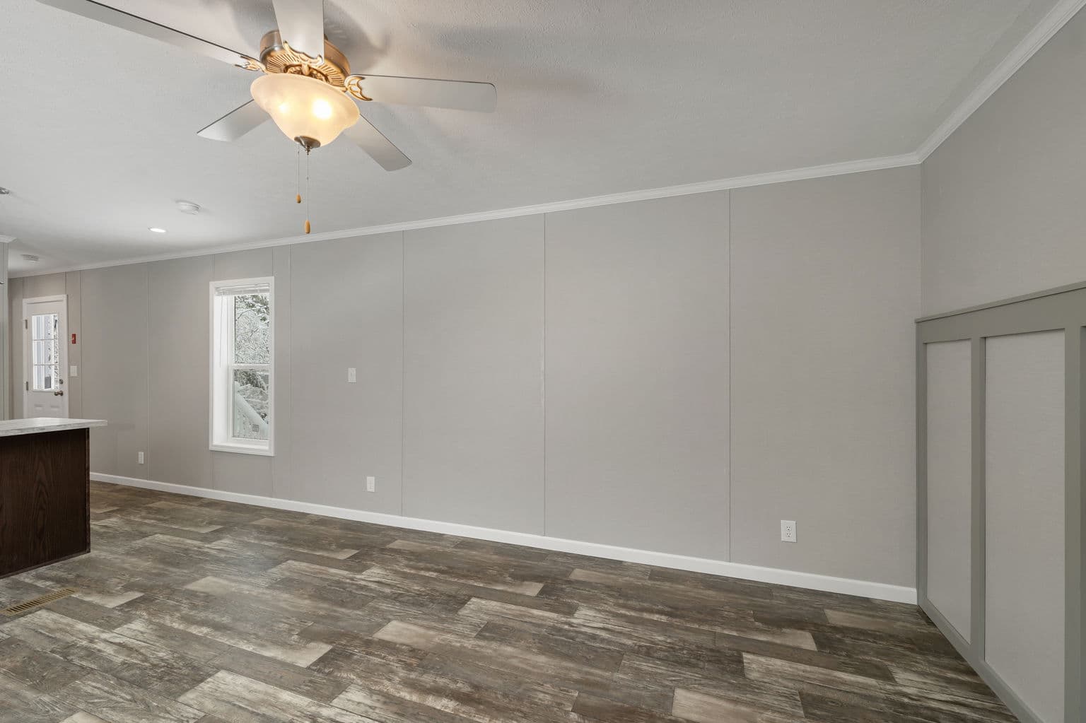 Zenith 6803 interior home features