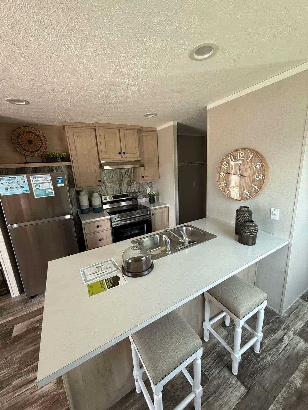 Onyx 40 kitchen home features