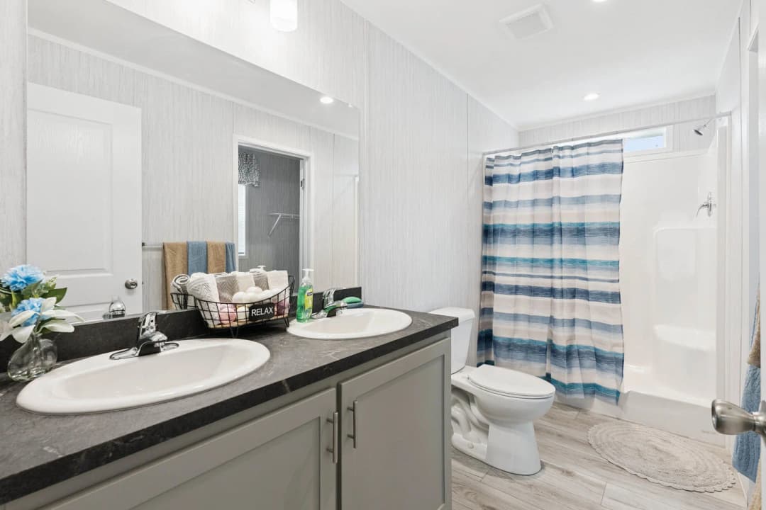 Moosehead bathroom home features
