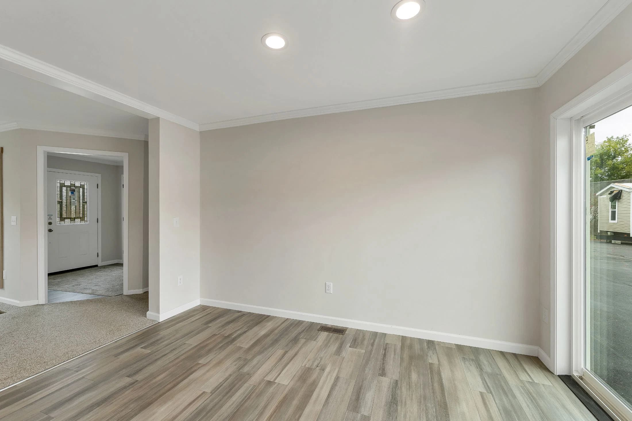Spinel 64  home features