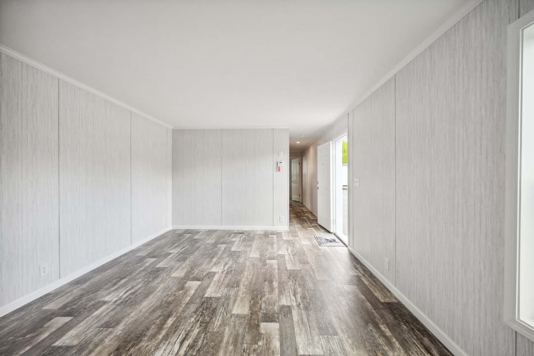Otis 3 interior home features