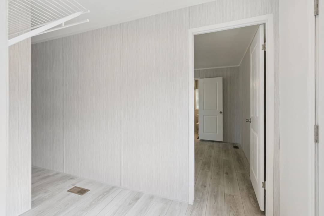 Placid 2 interior home features