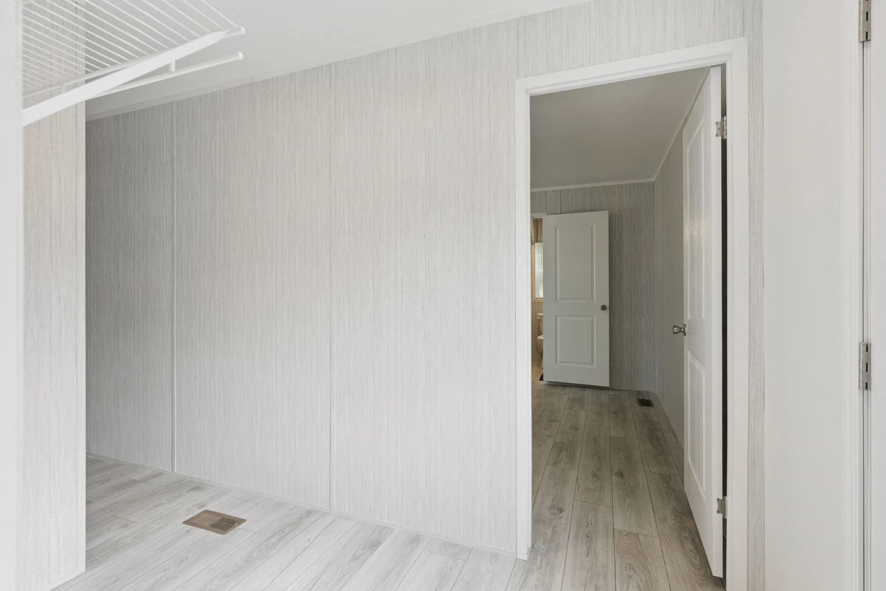 Placid 2 interior home features