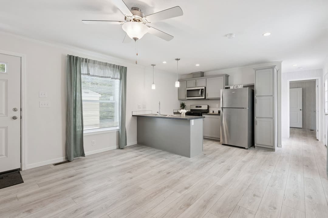 Achiever 6902 interior home features