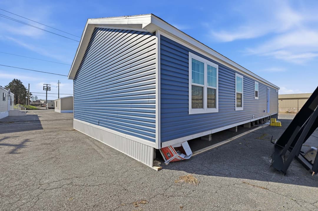 Abundance 1600 elevation and exterior home features