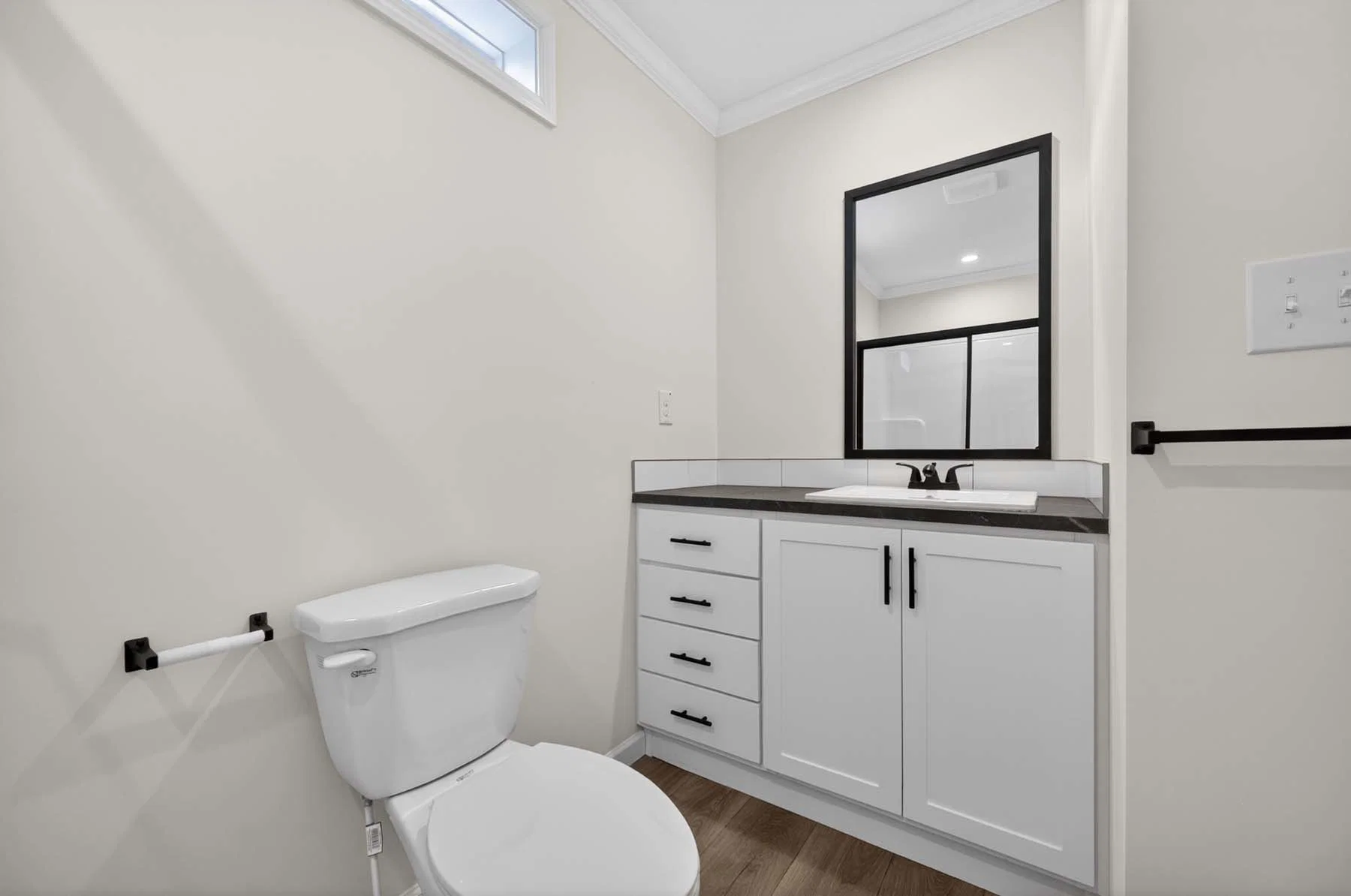 Symphony 641 bathroom home features