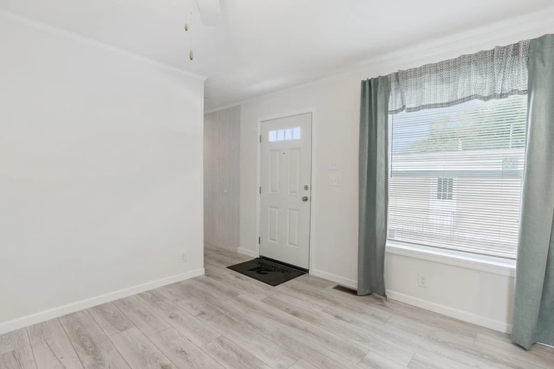 Placid 2 interior home features