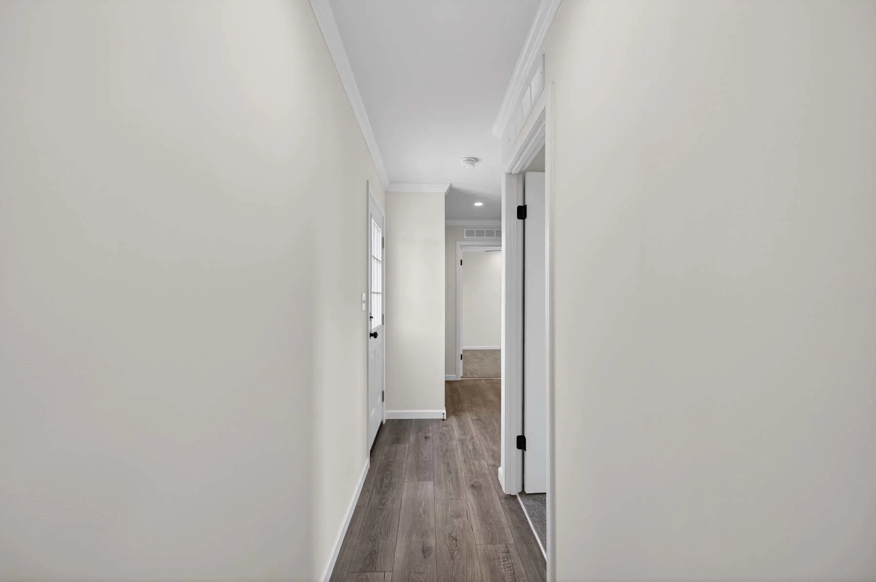 Symphony 641 interior home features