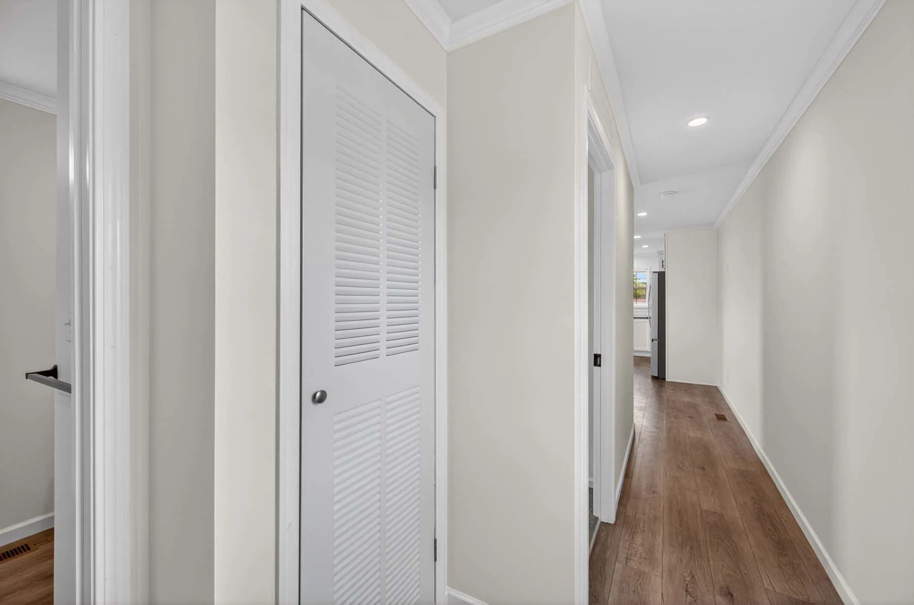 Symphony 641 interior home features