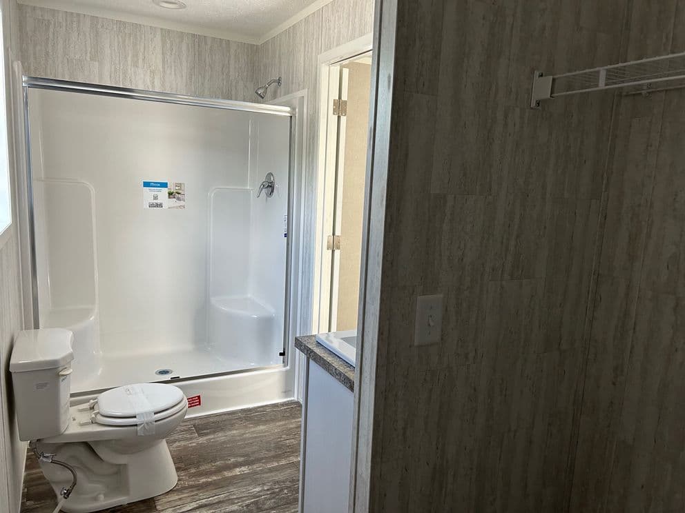 Sapphire 76 bathroom home features