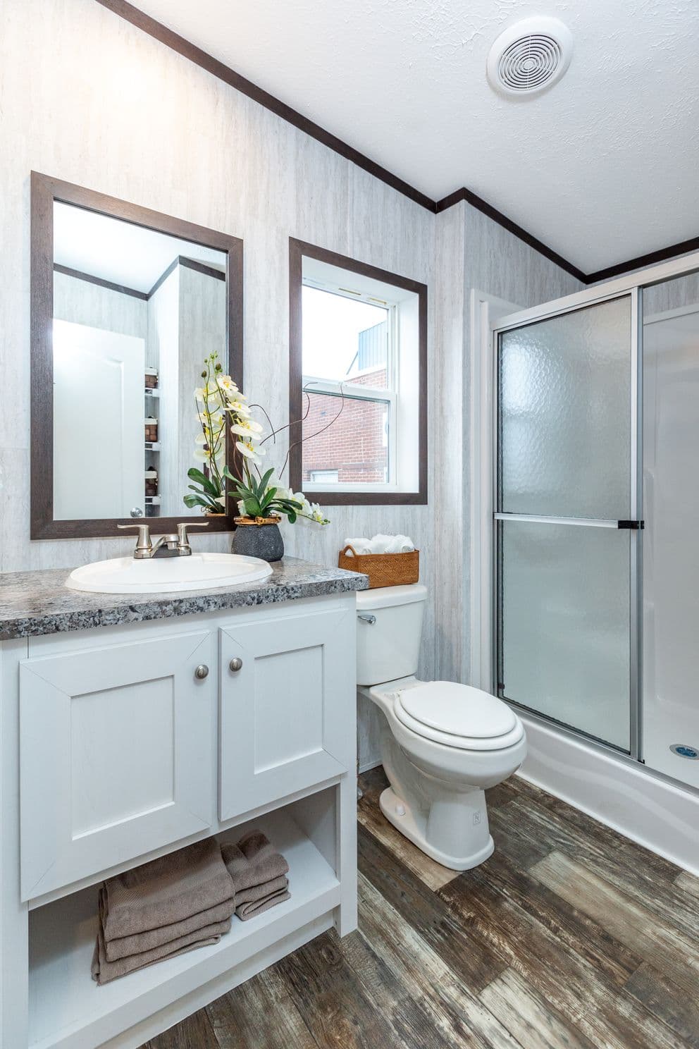 Garnet bathroom home features