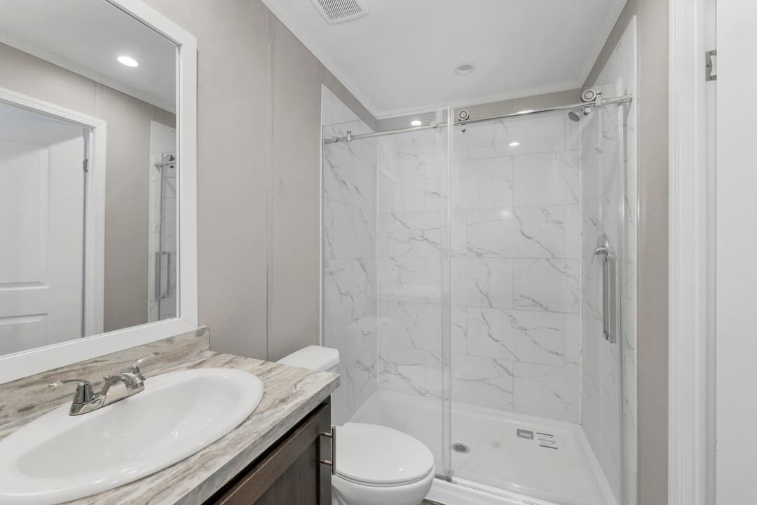 Zenith 6803 bathroom home features