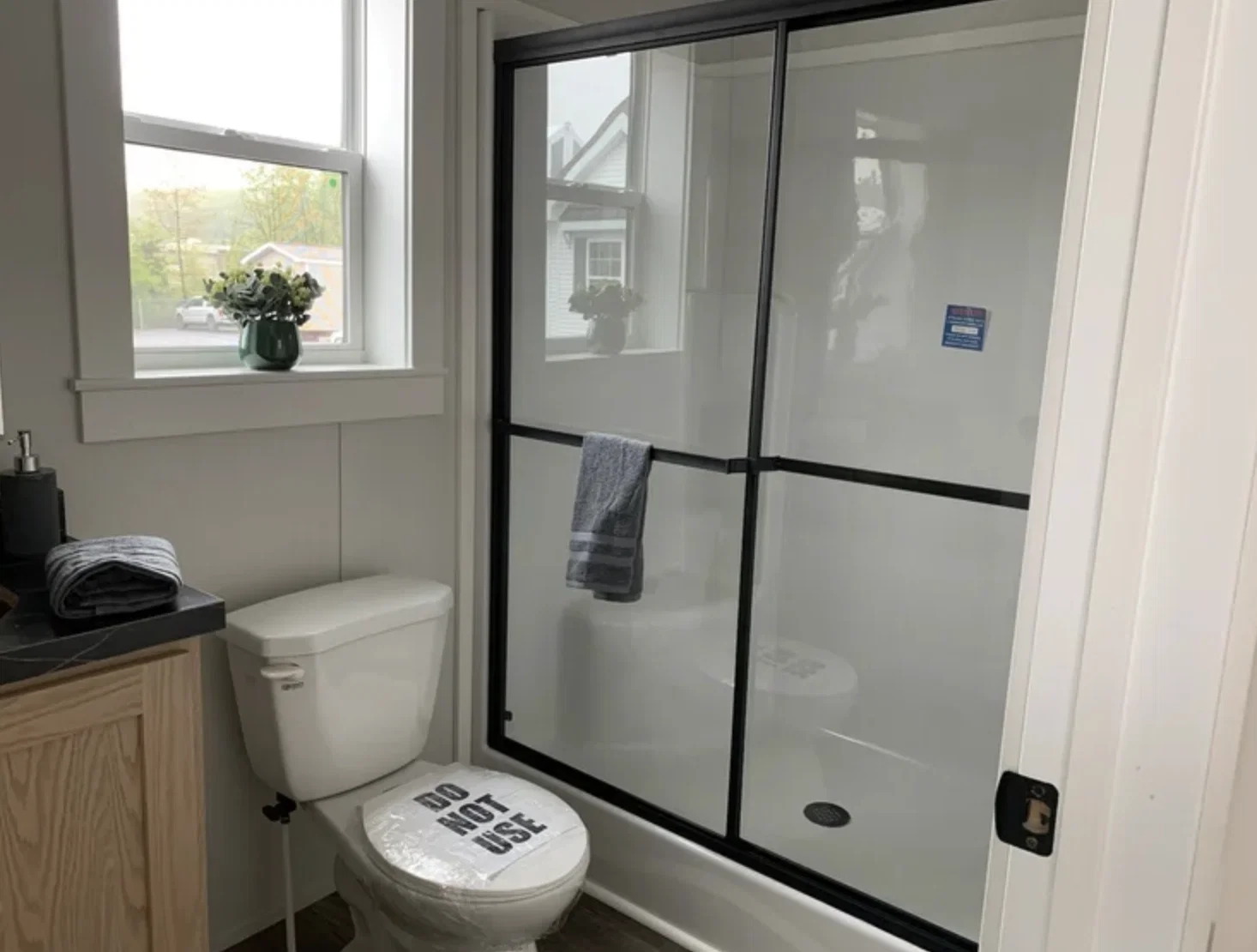 Zk-1100 bathroom home features