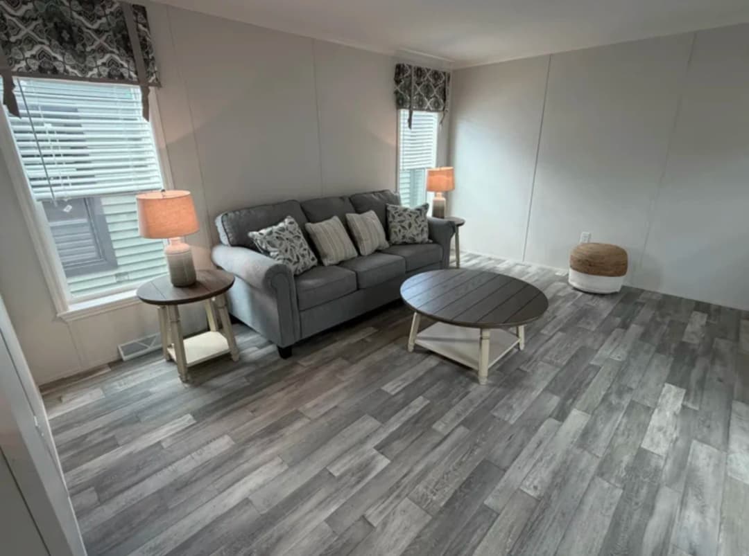 G-16-678 interior home features