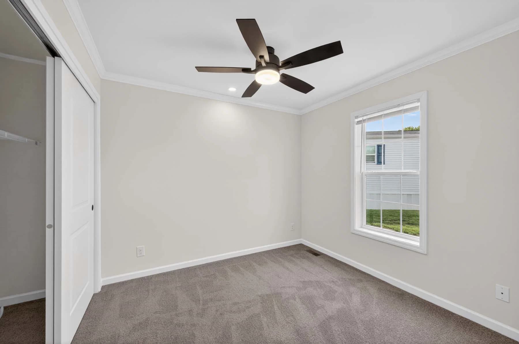Symphony 641 bedroom home features