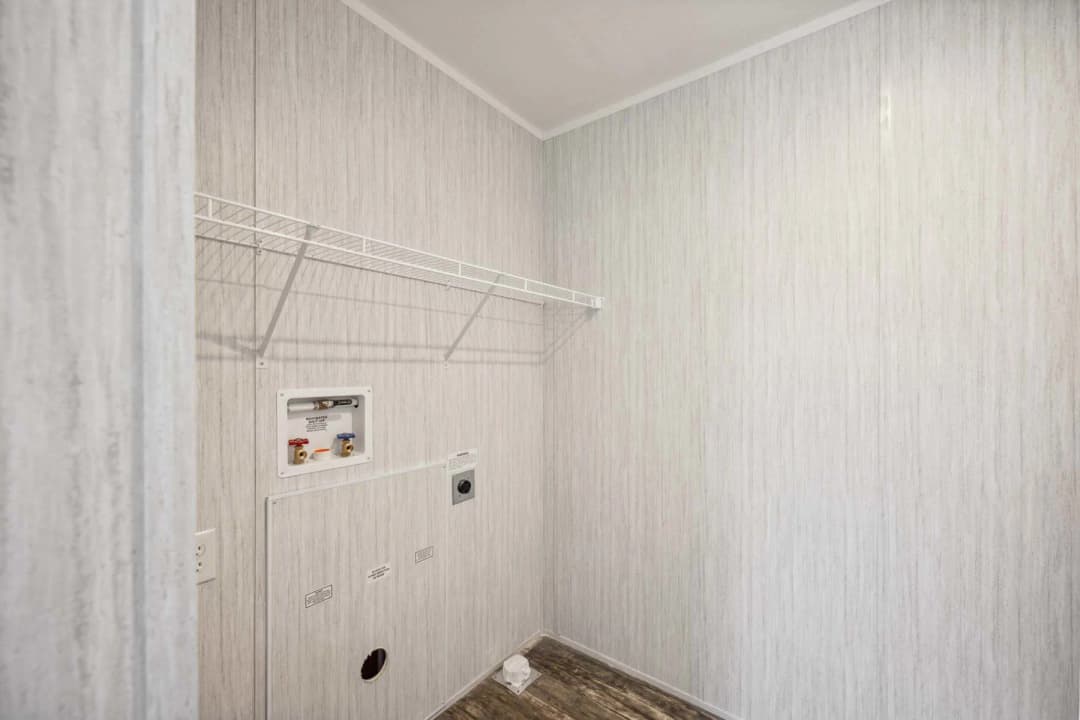 Otis 3 interior home features
