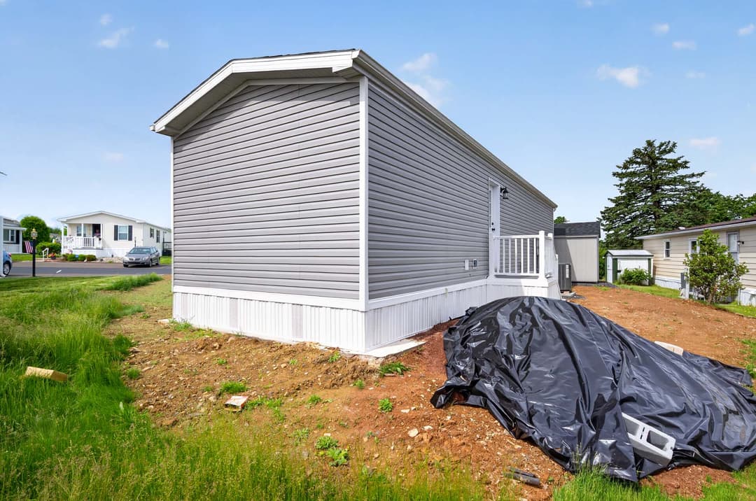 Symphony 641 exterior home features
