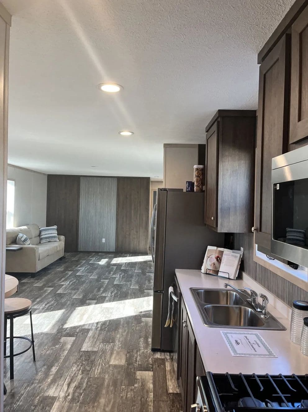 Sapphire kitchen home features