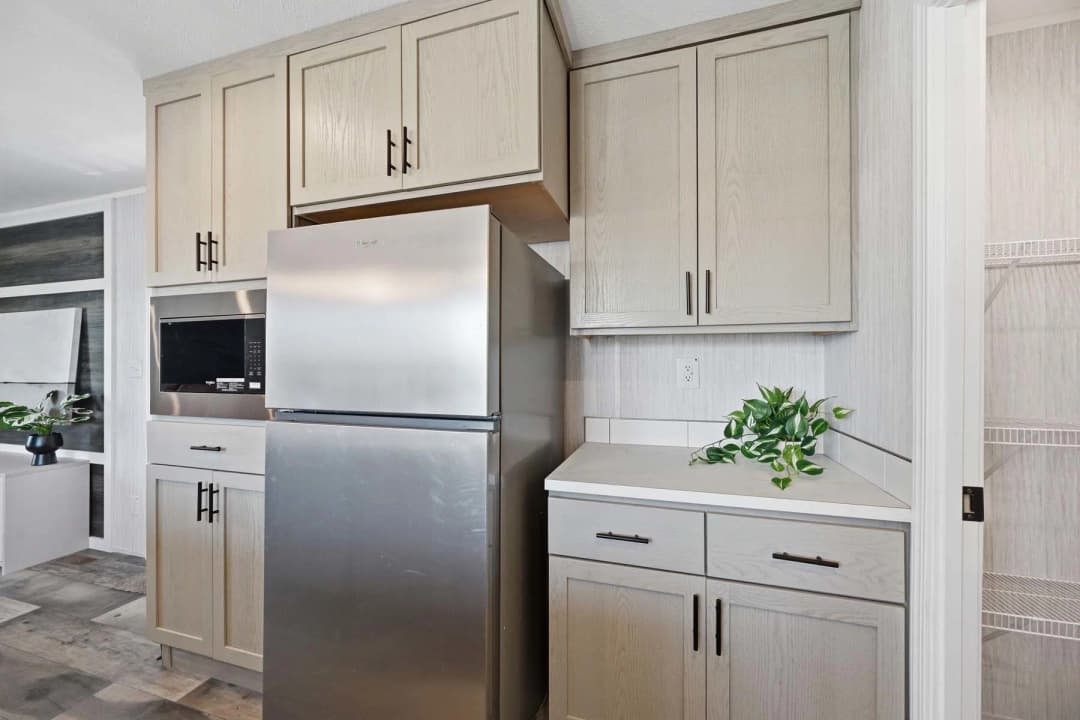 Devotion 940 kitchen home features