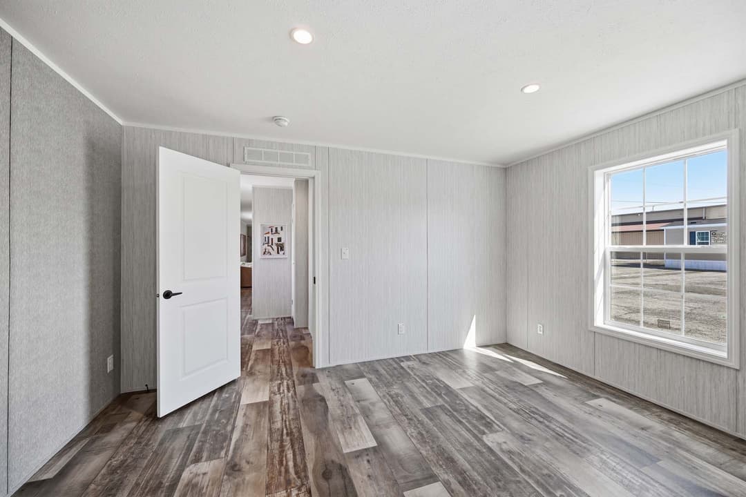 Devotion 940 bedroom home features