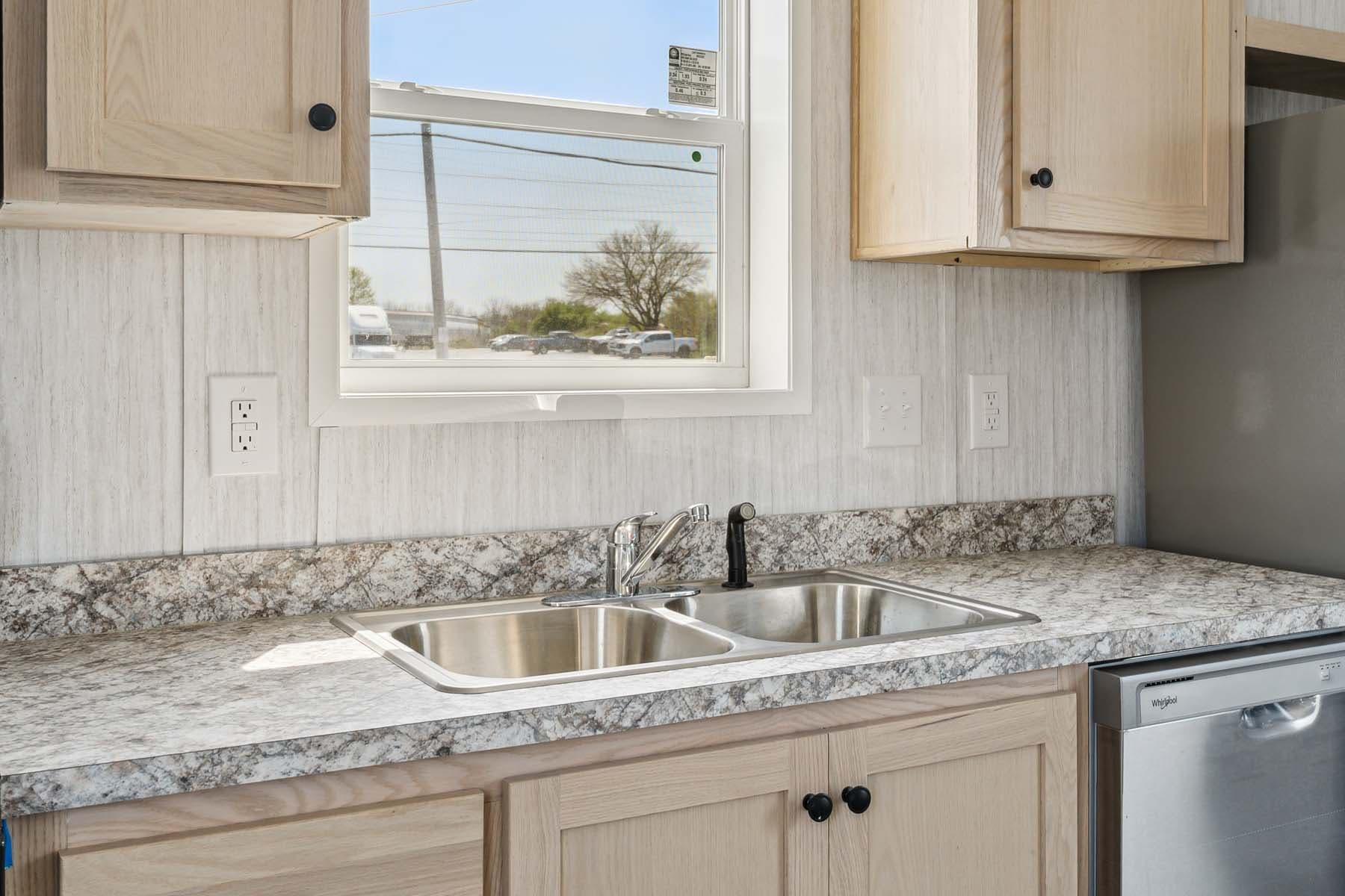 Keuka kitchen home features
