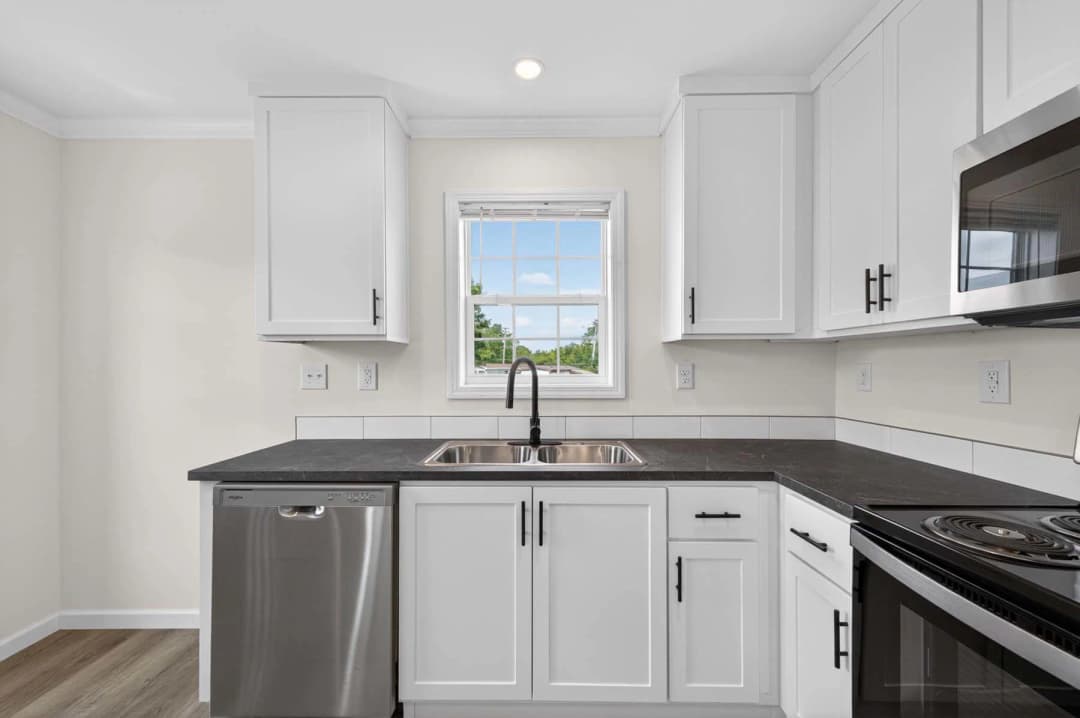 Symphony 641 kitchen home features