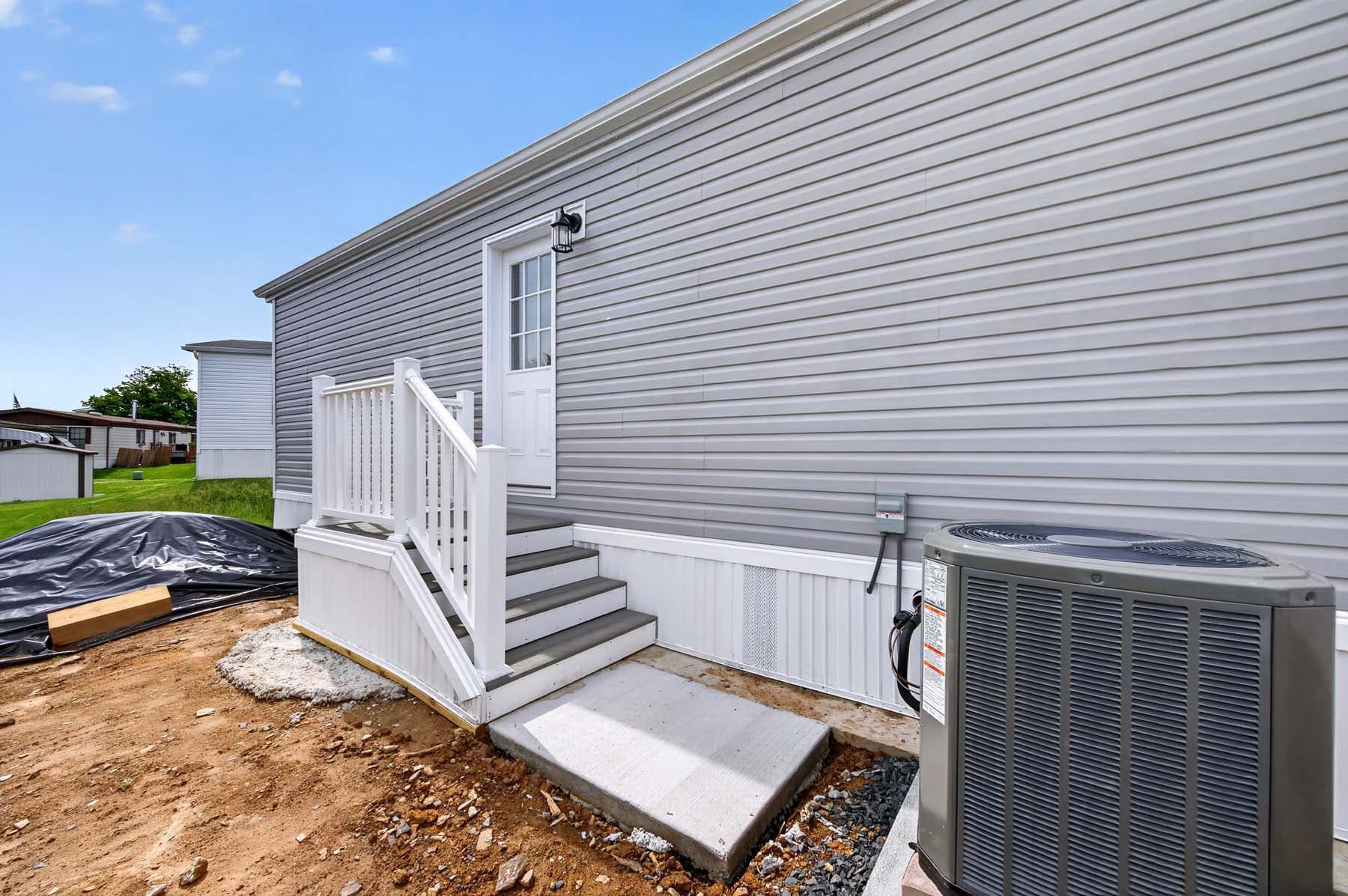 Symphony 641 exterior home features