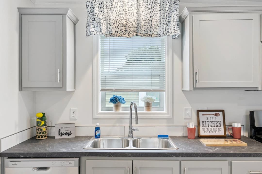 Moosehead kitchen home features