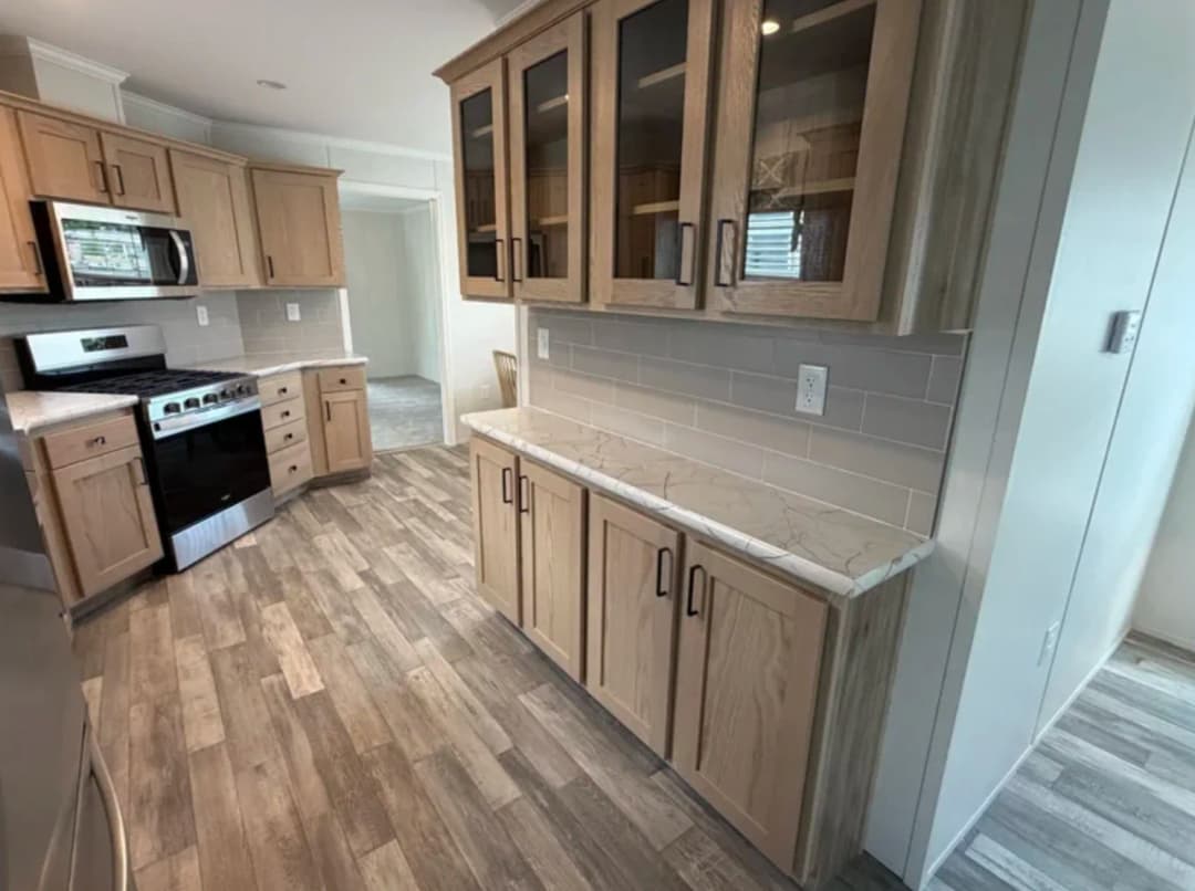 G-16-678 kitchen home features