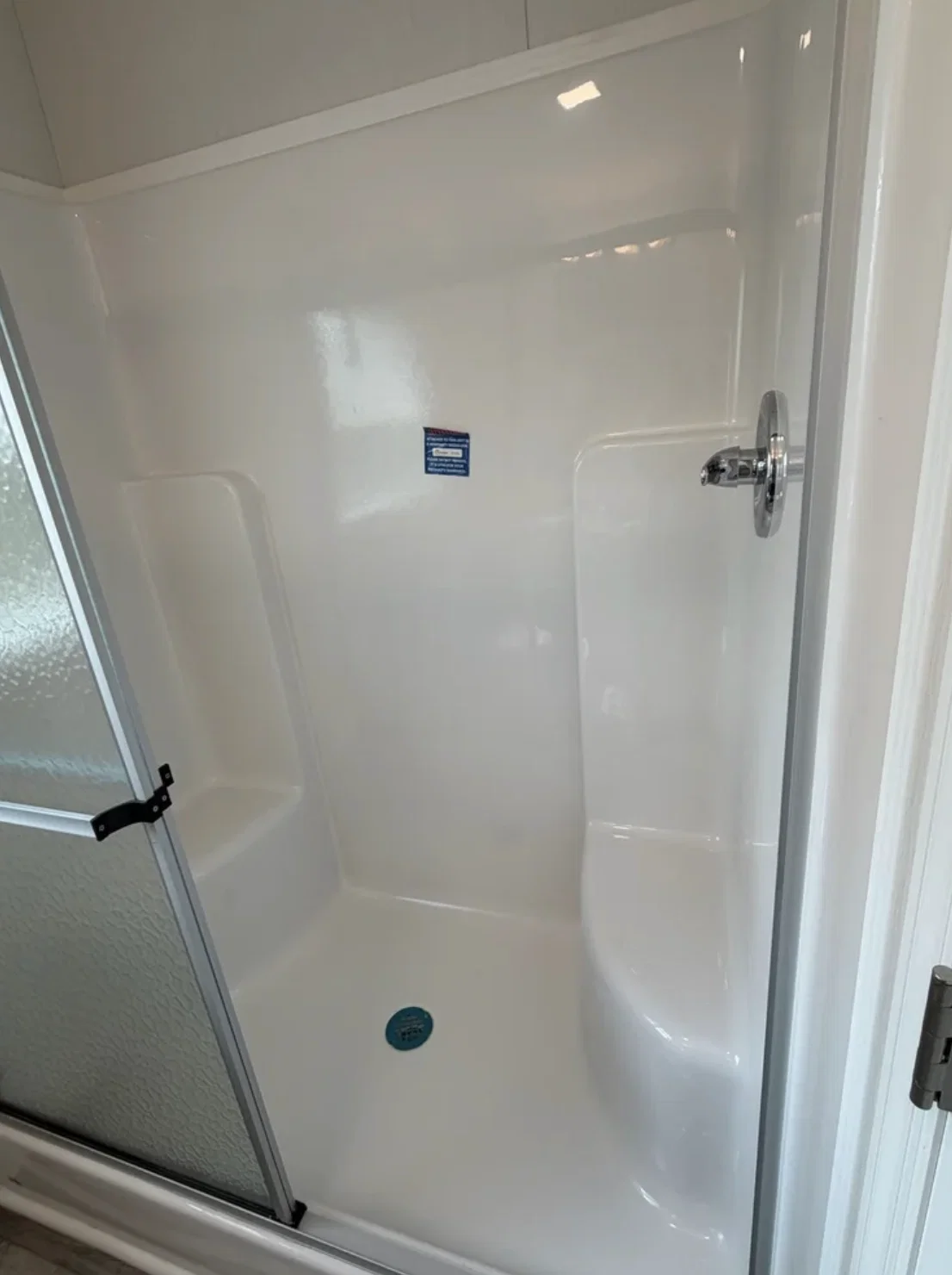 G-16-678 bathroom home features