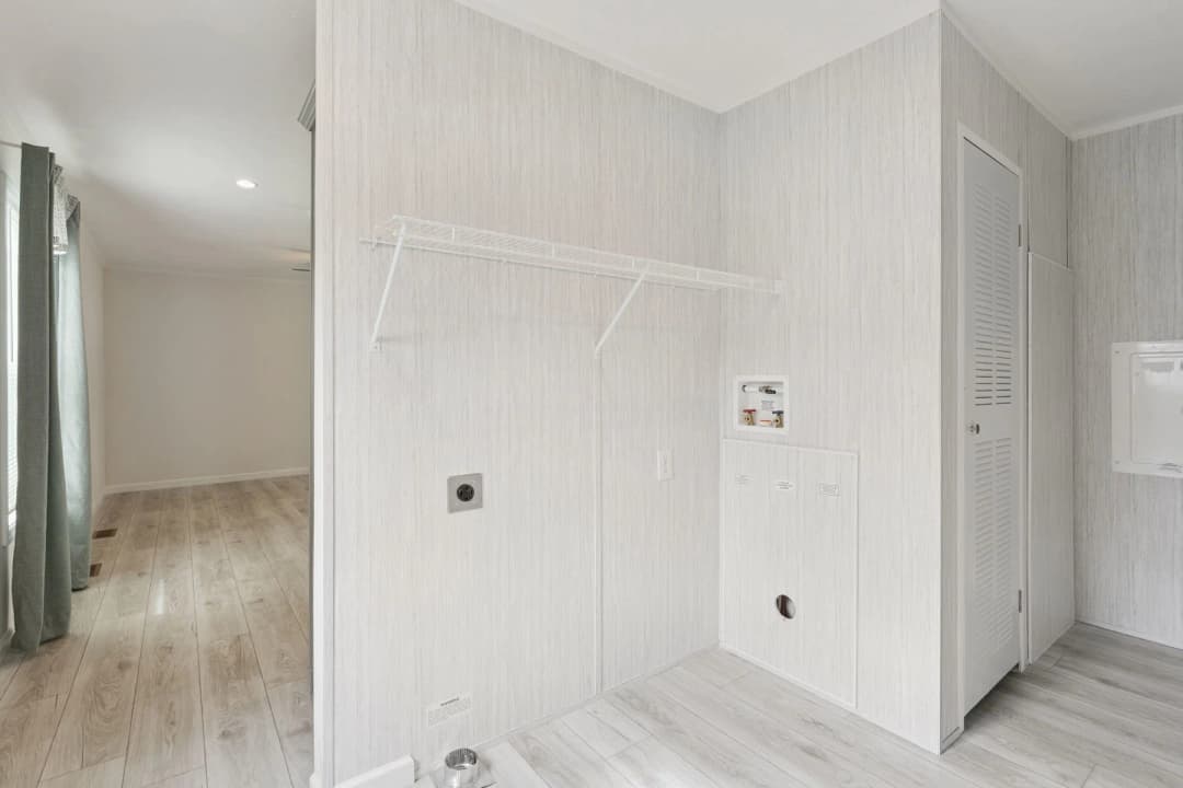 Placid 2 interior home features
