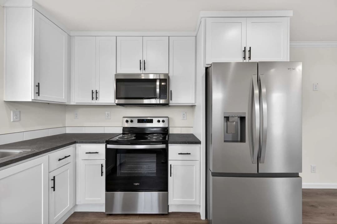 Symphony 641 kitchen home features
