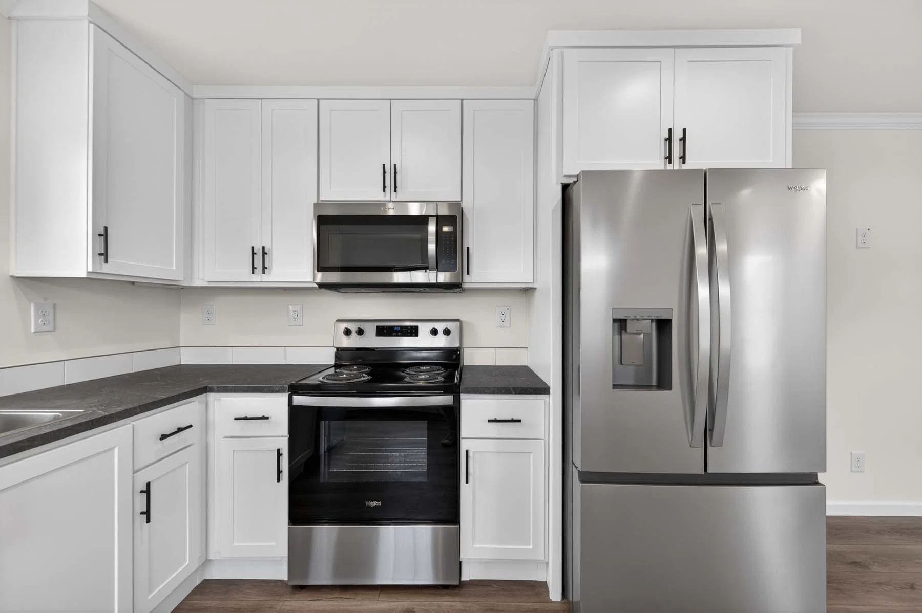 Symphony 641 kitchen home features