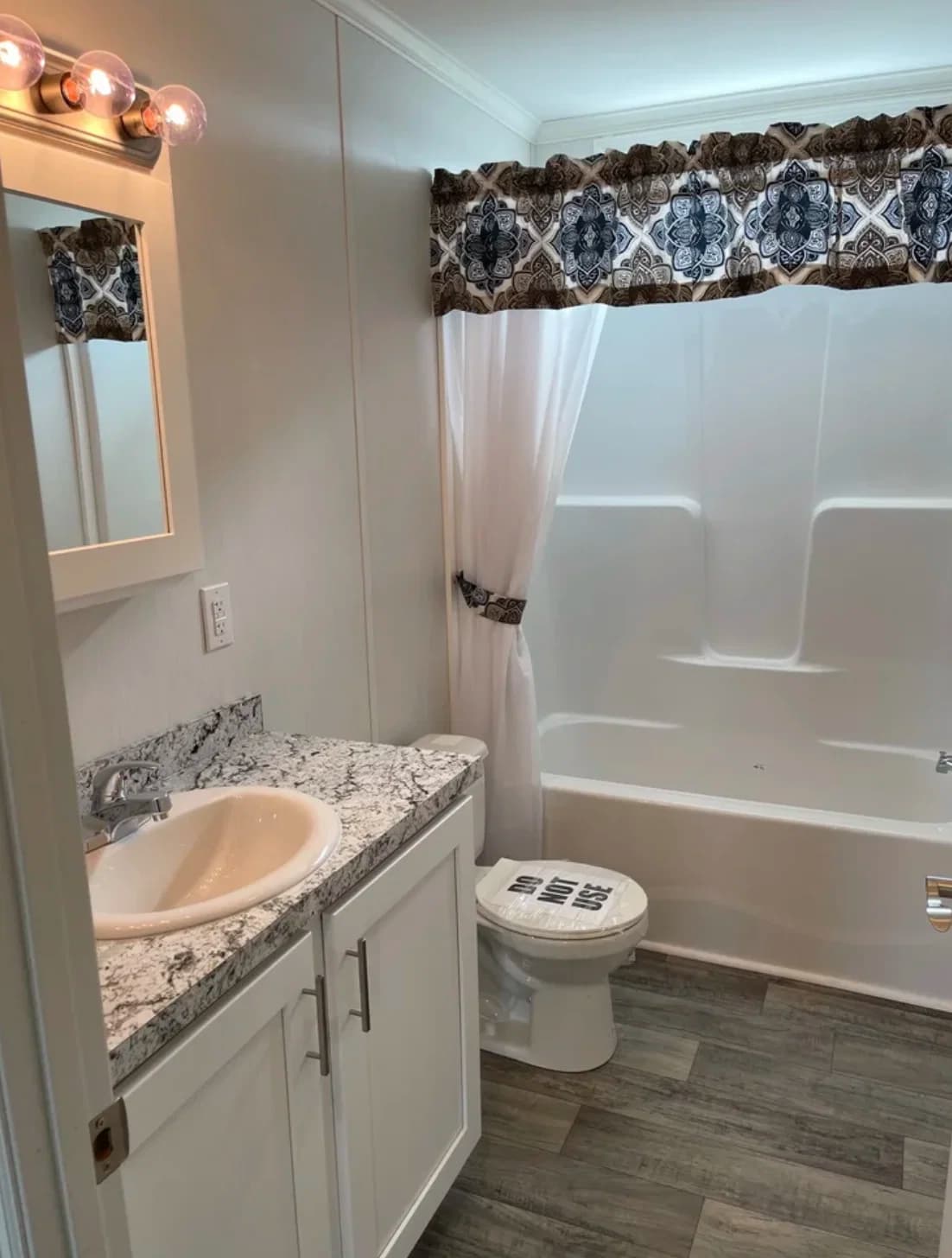 G-3465 bathroom home features