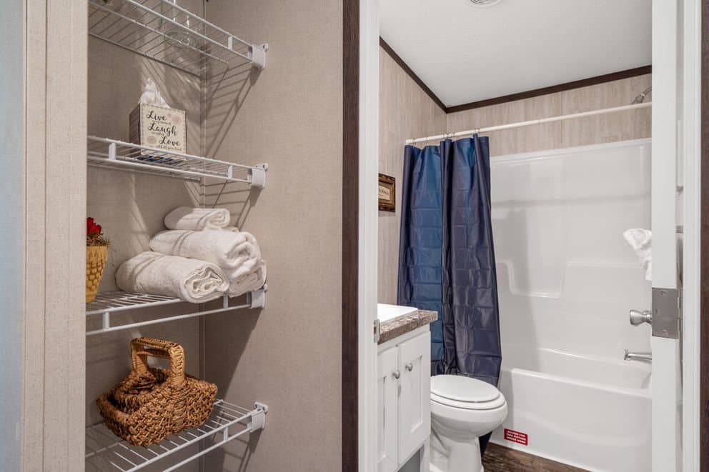 Garnet bathroom home features