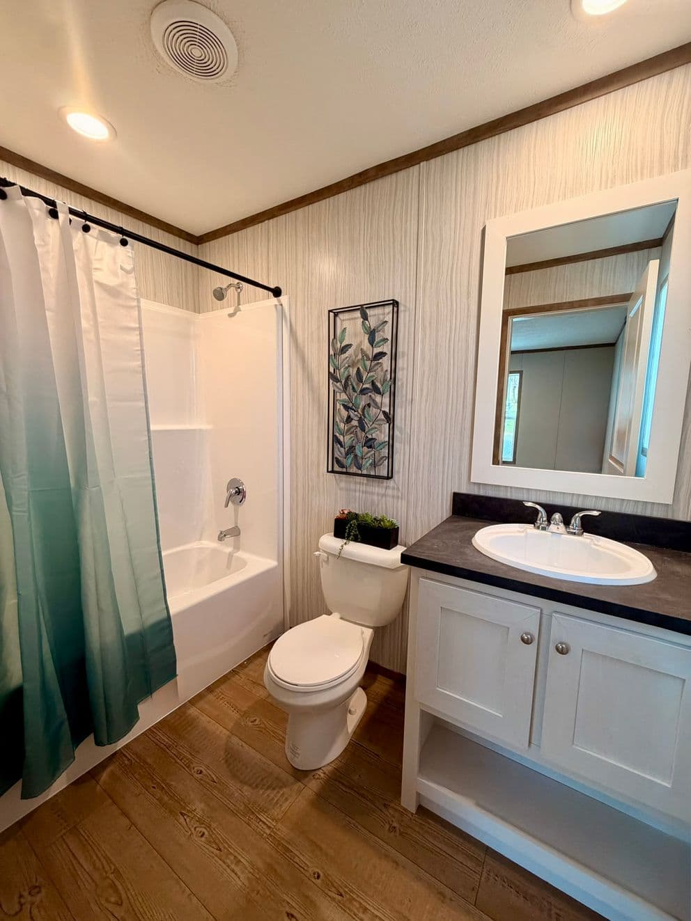 Apatite 40 bathroom home features